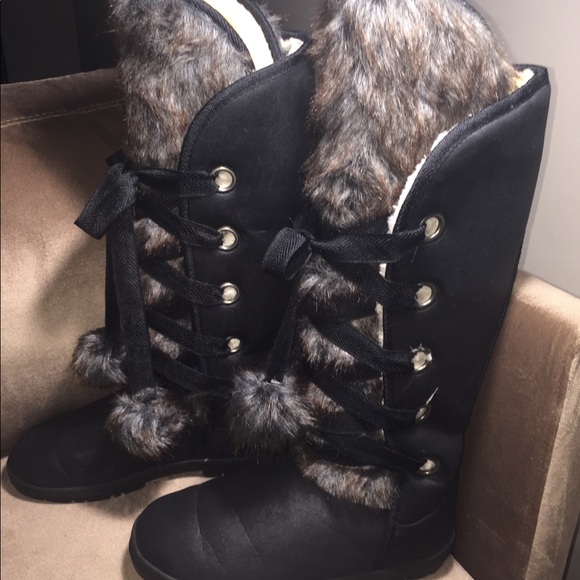 Black lace up boots with fur! Ugg -like - Picture 4 of 5